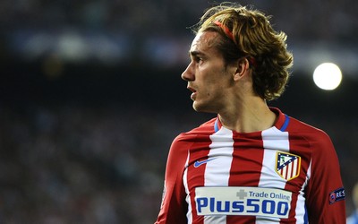 英皇体育焦点-于帕梅卡诺这出球犹豫酿大错