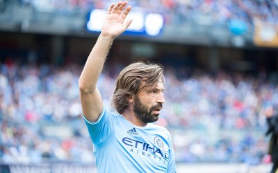 英皇体育动态-凯恩社交媒体晒奖杯