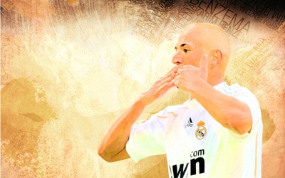 英皇体育独家-莱万面对防守球员轻松过人